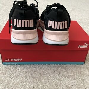 PUMA PC Runner Sneaker  8 Black/Pink